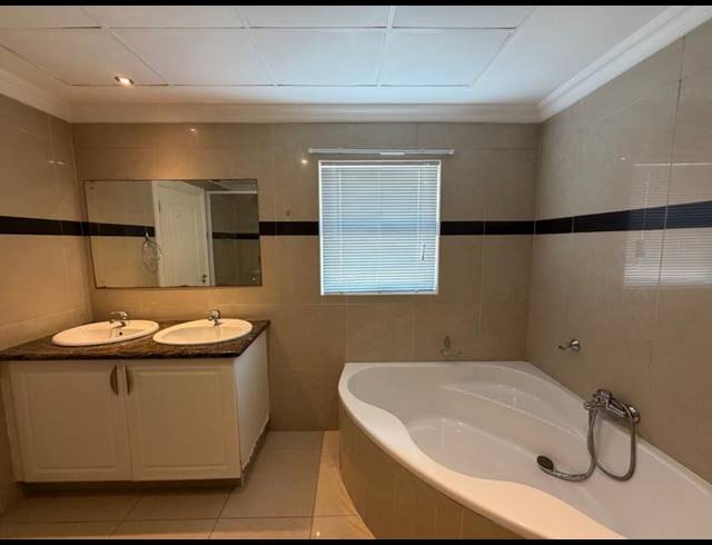 3 BEDROOM APARTMENT FOR SALE IN LA LUCIA